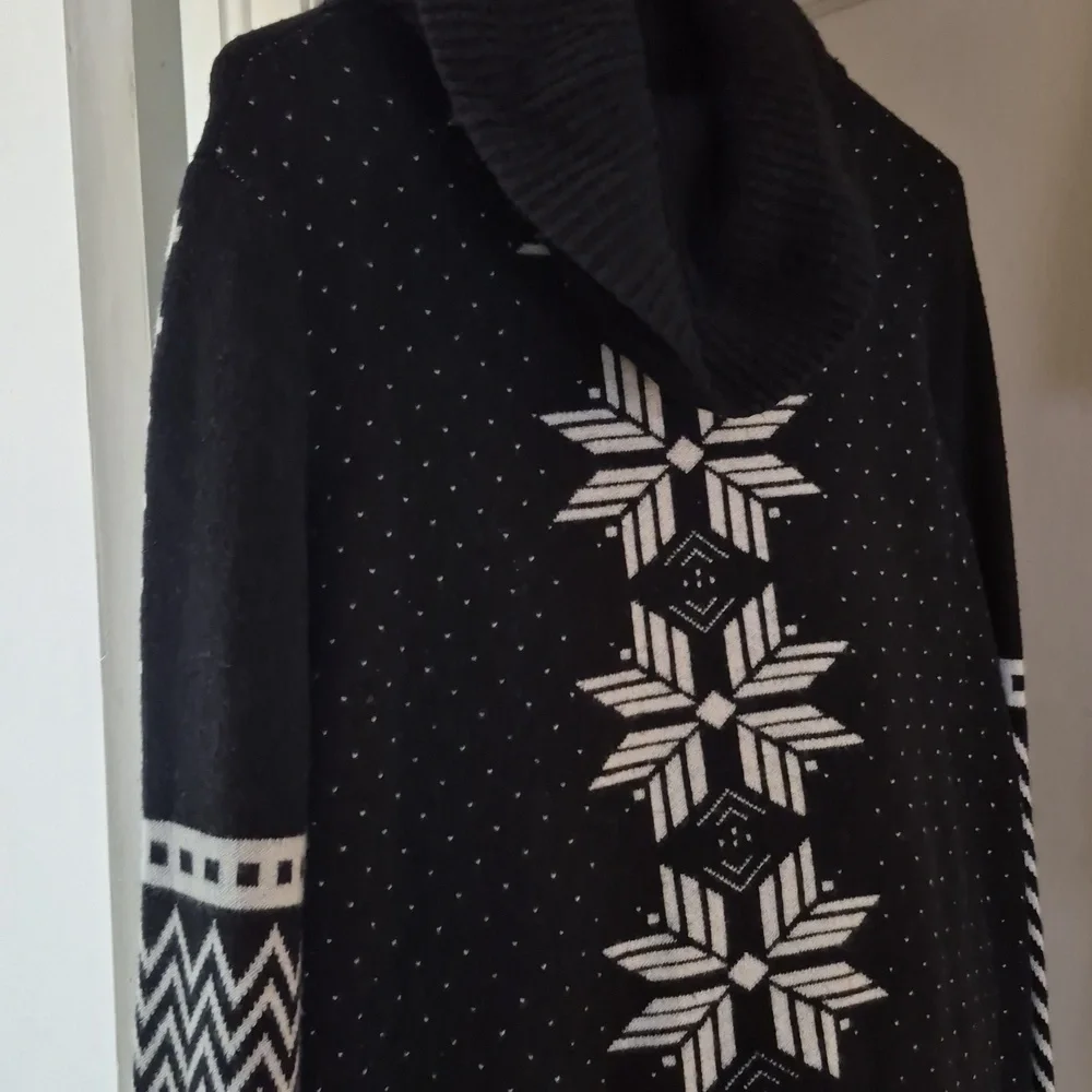 Talbots Black White Snowflake Turtleneck Lambswool Blend  Sweater Sz M